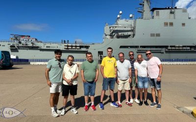 Los usuarios de Betsaida disfrutan de una jornada junto al Buque de Asalto Anfibio Galicia (L-51) en Huelva